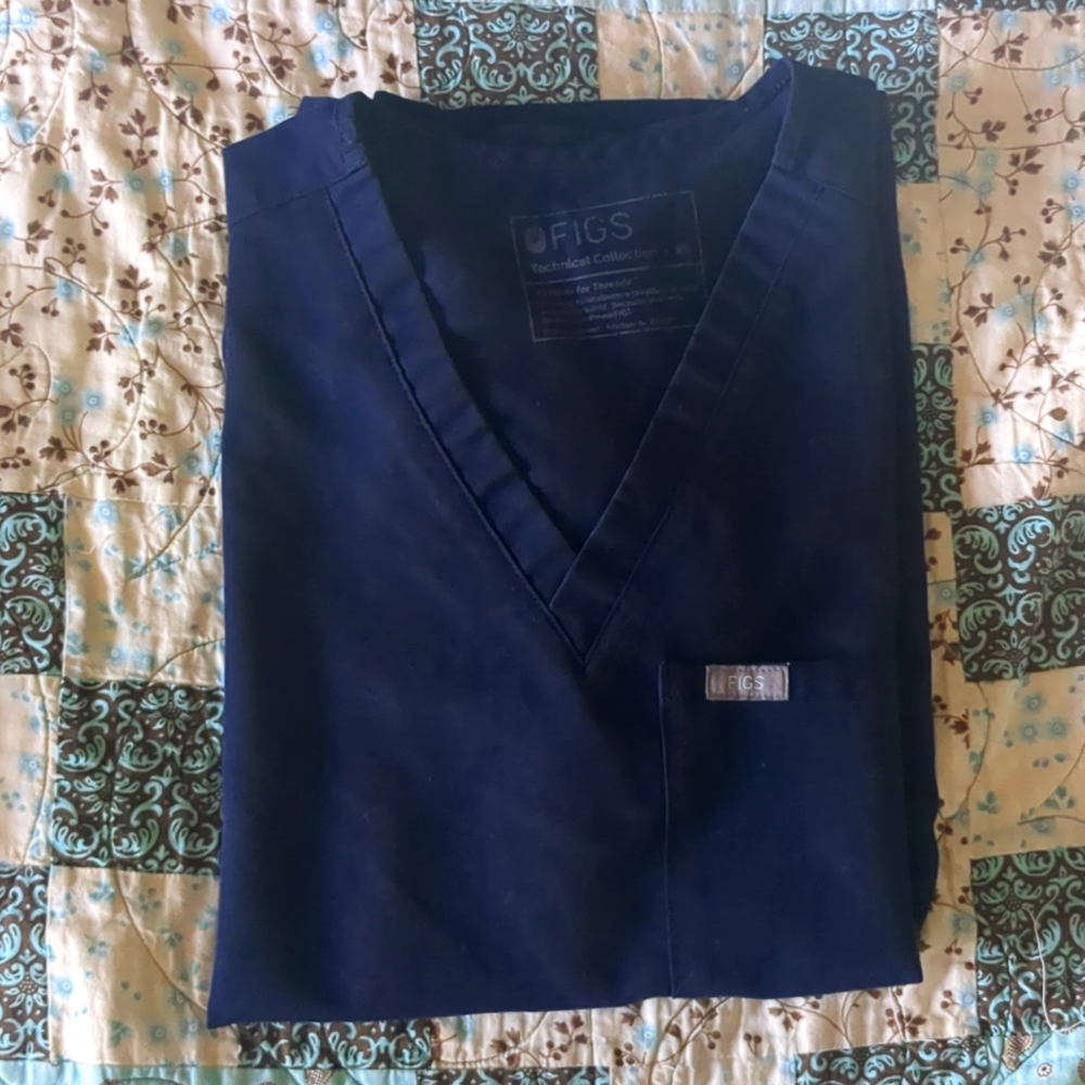 Figs scrub top